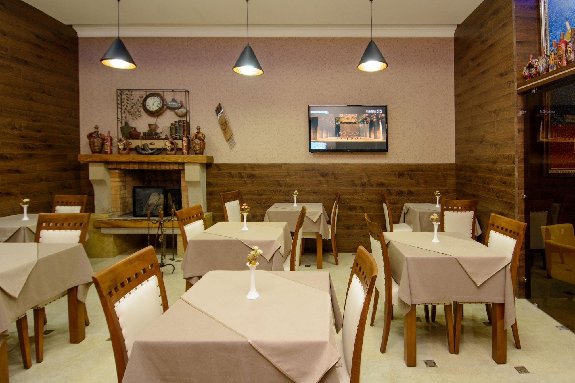 King David Hotel Tbilisi Buitenkant foto